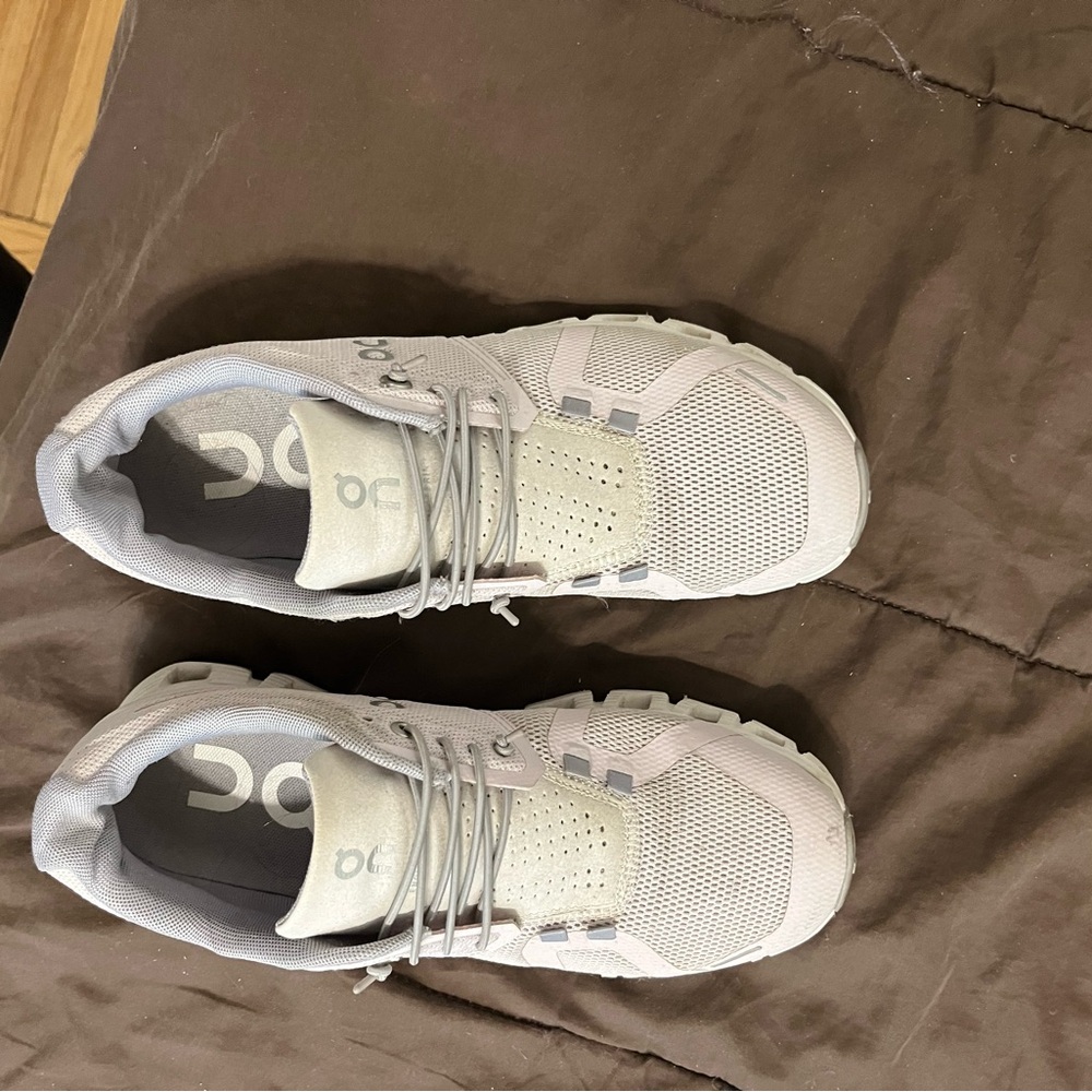 On Cloud 6 Women’s size 7.5 light pink Sneakers